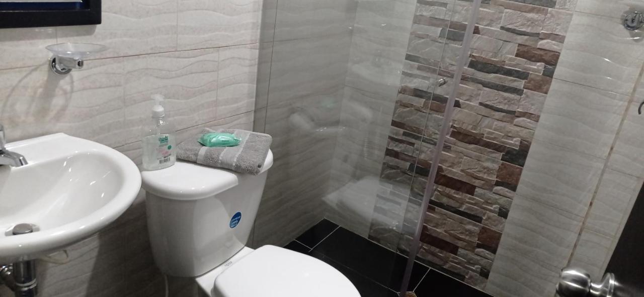 Muy Cerca Al Aeropuerto El Dorado, Familiar, Amplio Apartment Bogotá